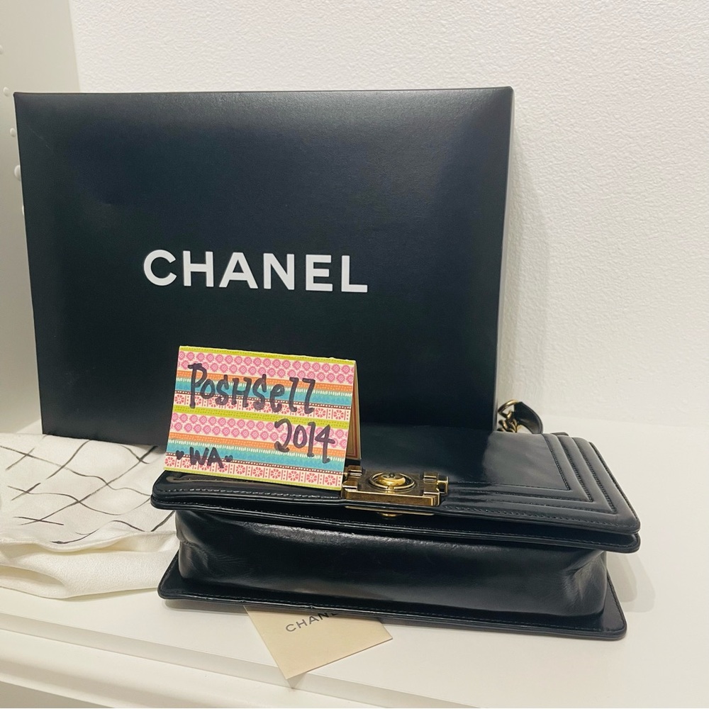 CHANEL Old Medium Boy Flap Bag - Picture 4 of 9